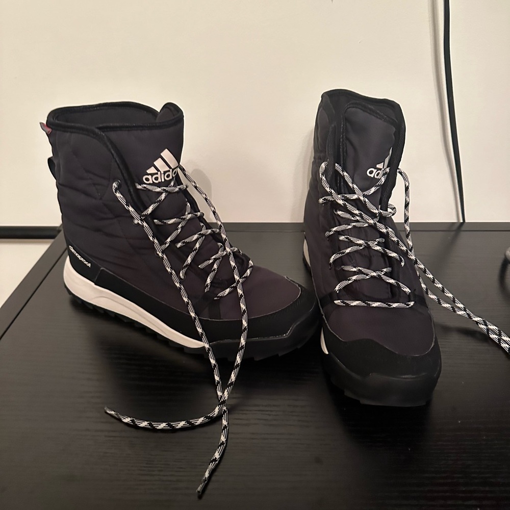 Adidas Primaloft Climaproof lace up boot sneakers